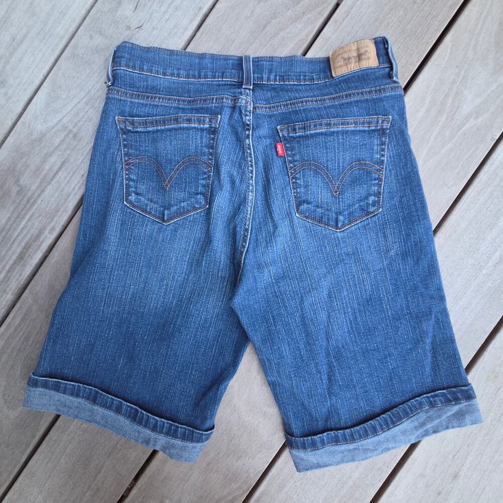 Levi's 548 Jeans Blue Perfectly Slimming Bermuda Medium Wash Womens 12 - Picture 3 of 10